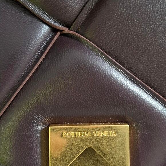 Bottega Veneta Maxi Intrecciato Padded Top Handle Bag in Burgundy Leather - Picture 7 of 8